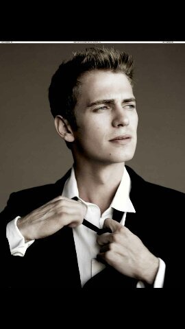 20 años. Ex-Slytherin. Fiel servidor de la familia Labonair. Licántropo sangre pura. Gisèle es mi familia. Miembro de la manada Posion Du Lune. #HPRole
