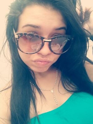 17,marília 
corinthiana 
temente a DEUS 
familia a frente de tudo,deixou de seguir deixo tambem app ativo :D