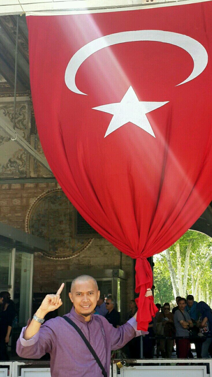 Wiraswasta, membuka lapangan kerja..Semangat unt perjuangan kemerdekaan palestina, bergerak untuk membantu yg sdng kesulitan, senang kpd marketing.