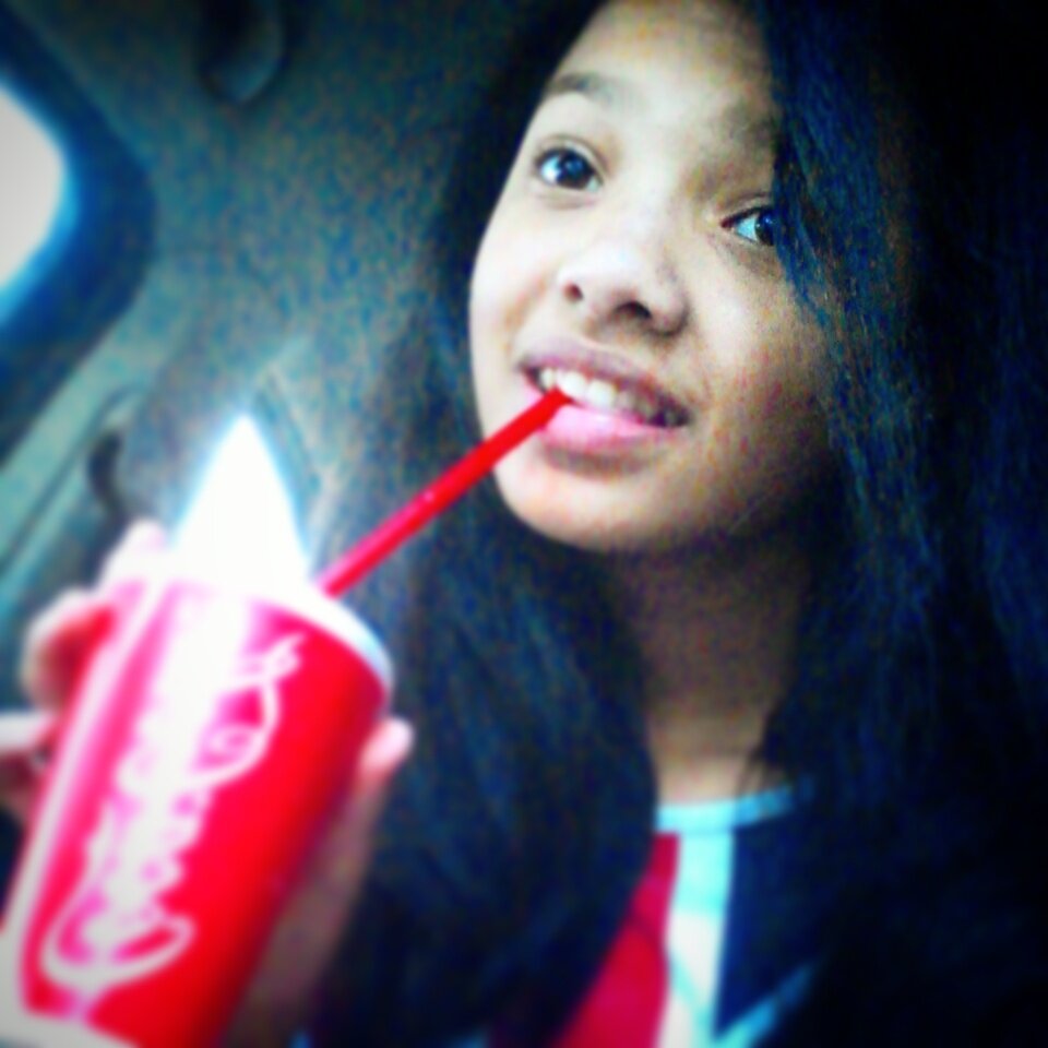 Daughter of the King♡ Well I love Pretty Little Liars, 1D, Iggy Azalea, food, bubble tea, bubblegum, singing and people