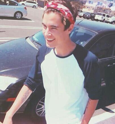 I like kian's face
