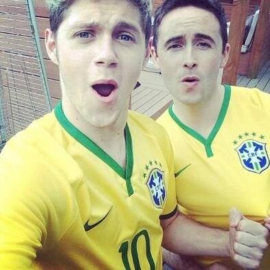 sou fã de 1Palmita e 5Gays Sou a JujubaBugg,me segui e se quiser q eu sdv é só pedi. #BRASILEIRASLACRAMOCUDASGRINGAS