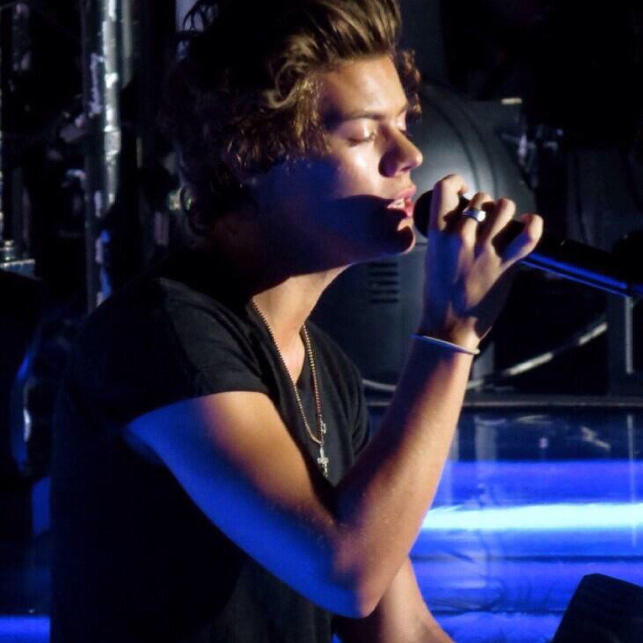 flashdanceharry's profile picture. @stIaurentstyles