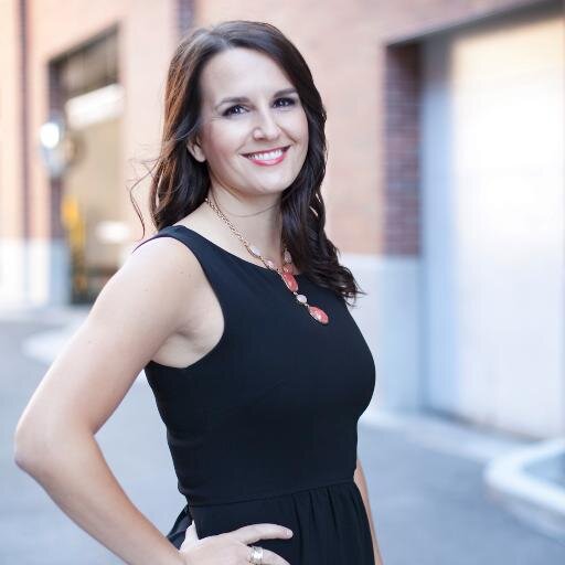 High tech recruiter. Golfer's wife/wildchild's mom. Lover of cooking and innovation.
