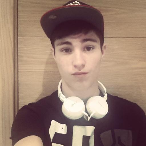 *Dj Sergio Hdez*¿A falta de amor? Amigos, fiesta y alcohol. ¿Un Sueño? Pisar Tomorrowland. ¿Idolo? Ramón Melendi. Dj Salmantino 17 años. #Productor