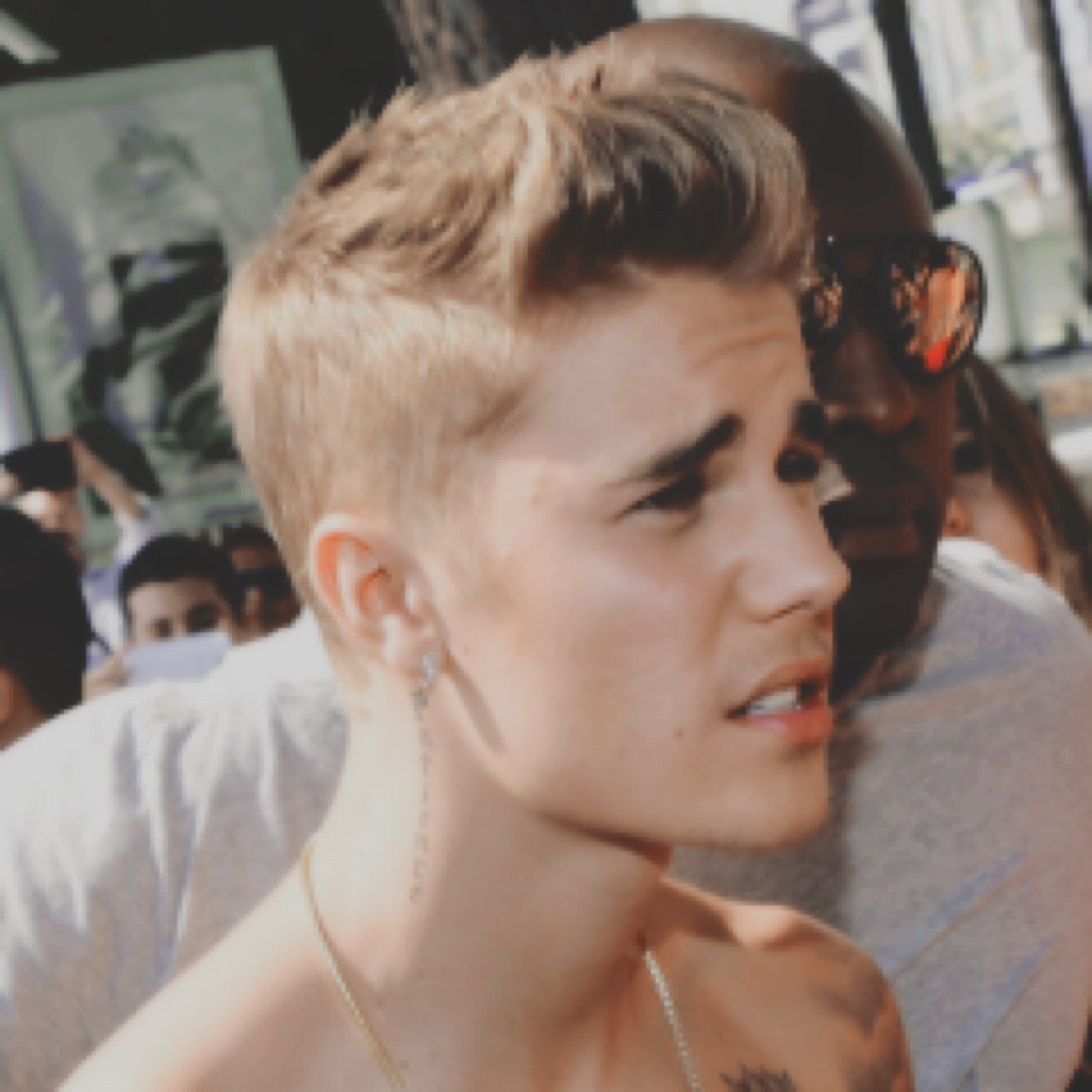se a vida te der um justin bieber corra pq ser belieba nao eh facil querida