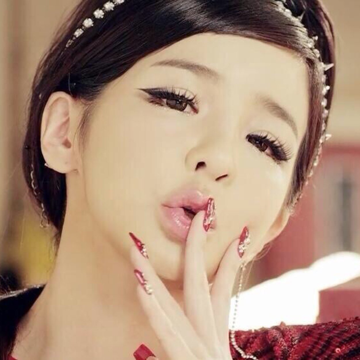 Ayu 2ne1 On Twitter Shio 19 鼻が一番違和感なんだよねー W でもきっとチェリナは整形しないよね 痩せたのとメイクと角度かも 1人でモヤモヤしてたから すっきりしたぁ٩ ۶ ありがとー 艸