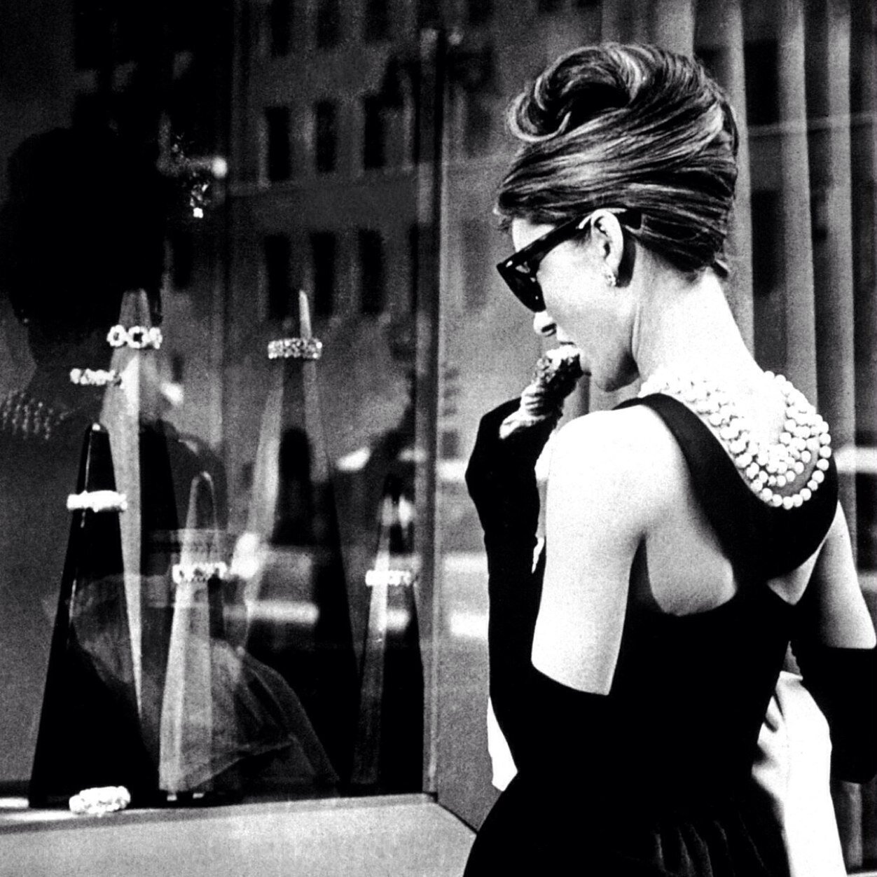 Keeping it classy, and a little bit sassy. Love sunshine, lattes, and anything prep!