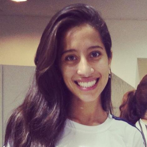 Menina mulher,alegre,sincera,tímida,jogadora de Handebol #10,namoro, 
leão,sonhadora,nunca desisto.Vivo a vida intensamente e sempre com o sorriso no rosto.!