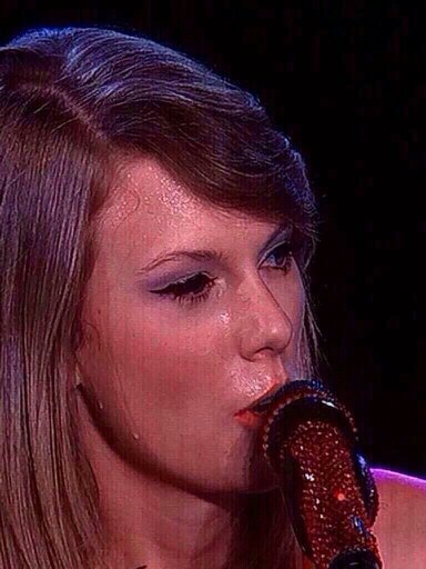 Hi I'm the sweat of a famous singer/songwriter Taylor Swift. thanks for visiting. :)