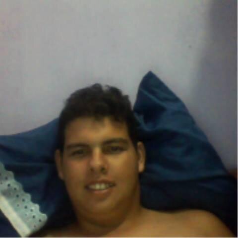 Idade: 25 anos
Solteiro
