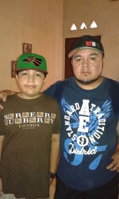 Soy originario de puerto vallarta y fui a dj del carlos obrians y sr frogs. Y ahora me desempeño como maestro afinador de maracas