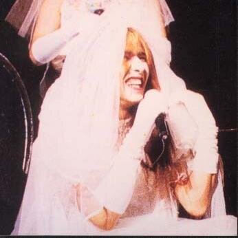 IrisEmpress's profile picture. 十级颜控警告⚠️合法萝莉/天山童姥（平胸矮子眼睛大）⚠️头像是我精神老公🦈在追一棵🌲💫暂时回国中