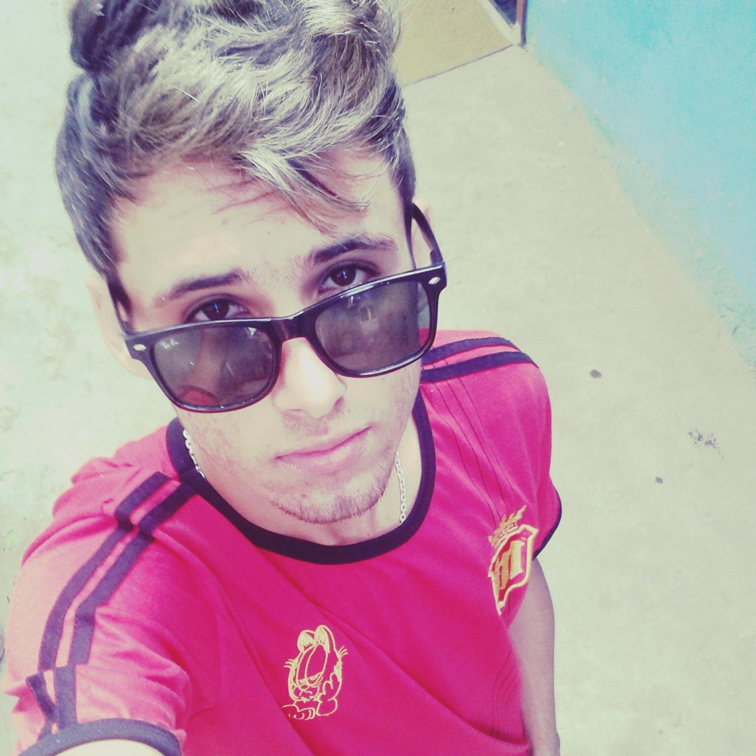 Que vontade louca, de morder sua boca (Y)