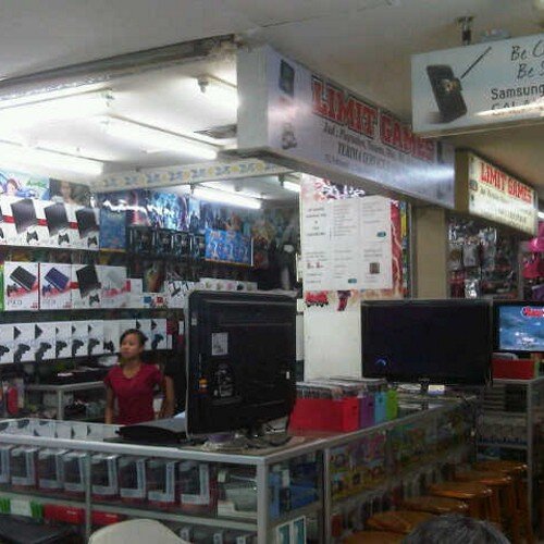 menjual all unit konsol games servis dan upgrade,aksesoris dll.ITC Fatmawati lantai dasar no 140-141 limit Games ,0818993017,0838976719