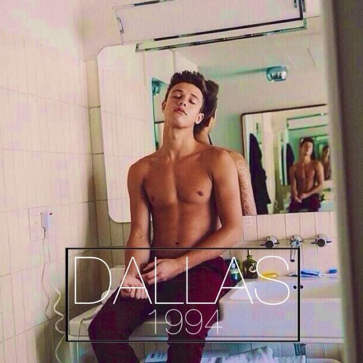 FOLLOW @hellaradannie IF YOURE INTO LIKE MAGCON AND YOUTUBERS