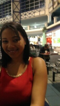 Dominicana/Curazaleña. Lic. En Industrias Lacteas. Orgullosa. Impulsiva. Discutidora. Inteligente. Bella. Soy como dicen the whole package :)