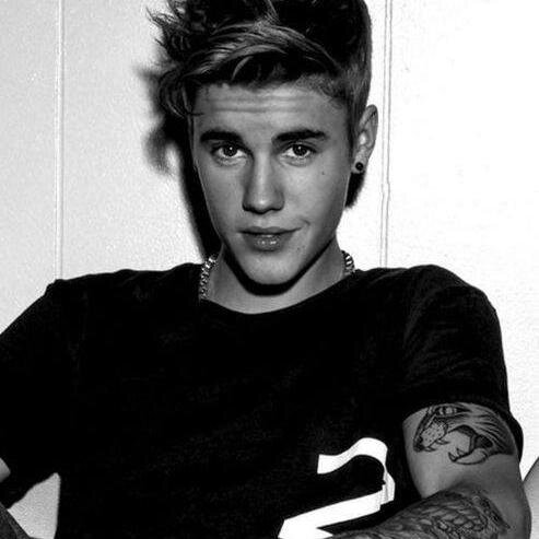İnsanların beni tanımadan hakkımda konuşmalarından nefret ediyorum.- ☈ihanna |Nursena herşeyim| ∞ ❤ #Navy #Lovatic #Belieber #Smiler