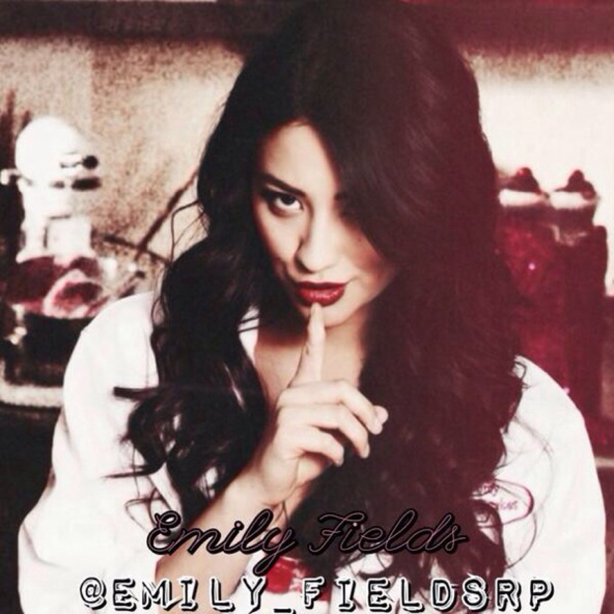Hi im Emily Im single at this moment Im having a hard time with all this A stuff so is my friends|| #DivineLiars || ||PLL RP||