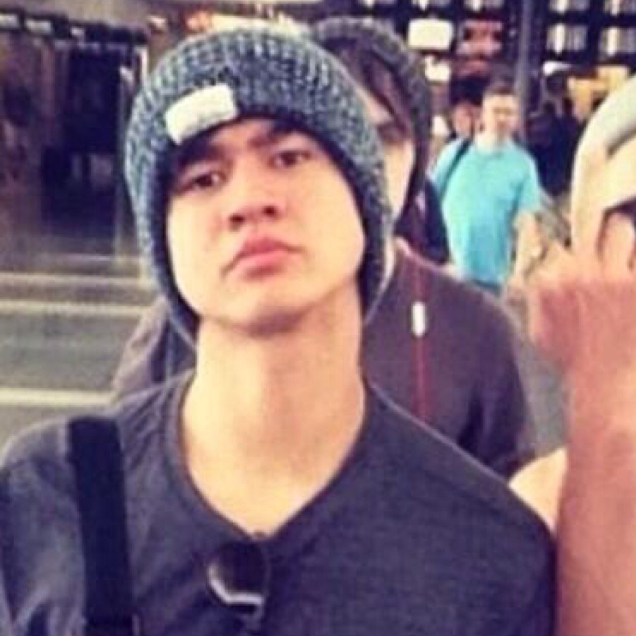 free follow from @5sosmanband :-)