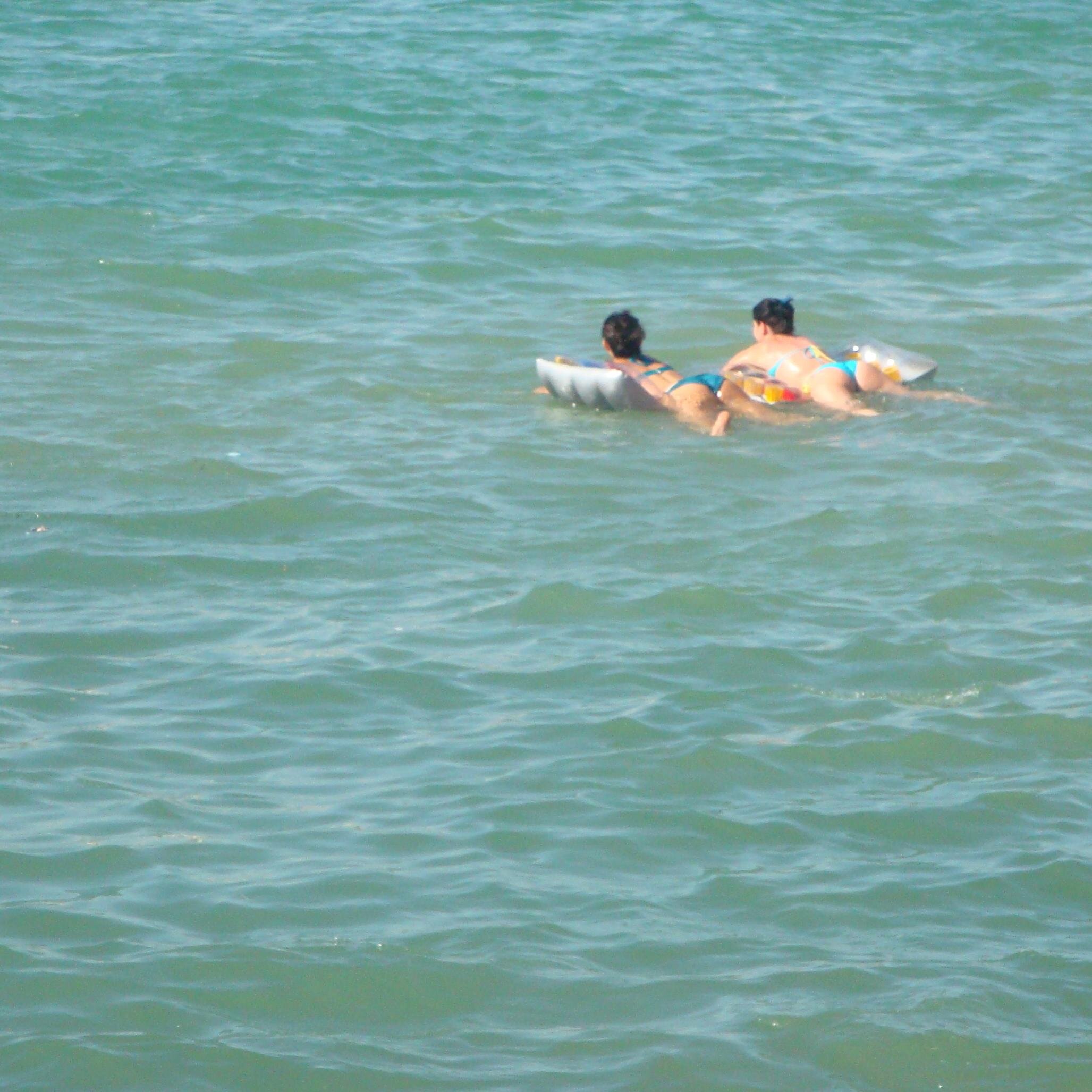 lifewithjamie2's profile picture. tweeting thoughts/feelings and crap about my life, like an online diary open to everyone... this could get messy #followback