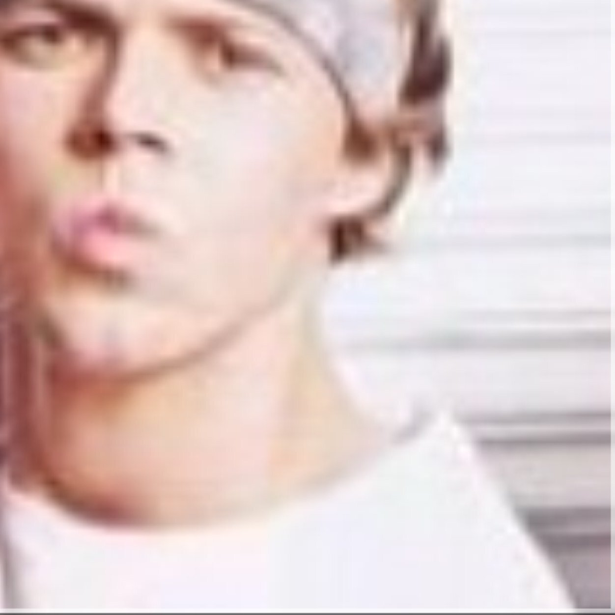Follow @whoaahemmo and @assembling5s0s and rt https://t.co/vRq0dlpbxc please lysm