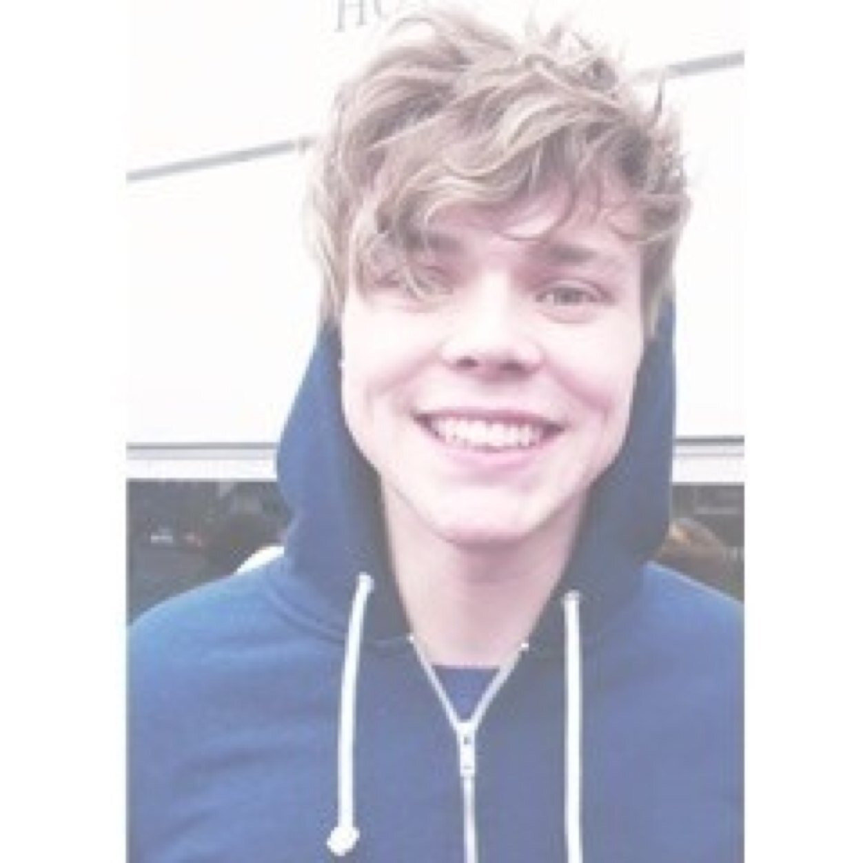 free follow! follow @criminalcal and @unbelieversluke and ask for a follow back and a dm to luke! ily (-: