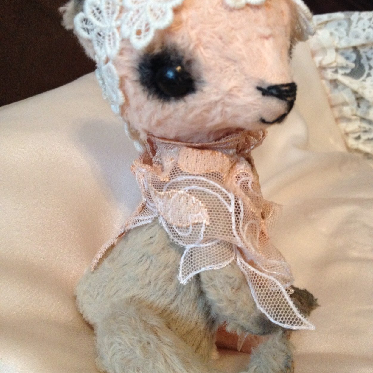 Handmade and designed Bears and friends by Emma Meredith. Quality,vintage and one off materials used. Check out https://t.co/OTmfXXk8c6 https://t.co/stzYbJGsFB