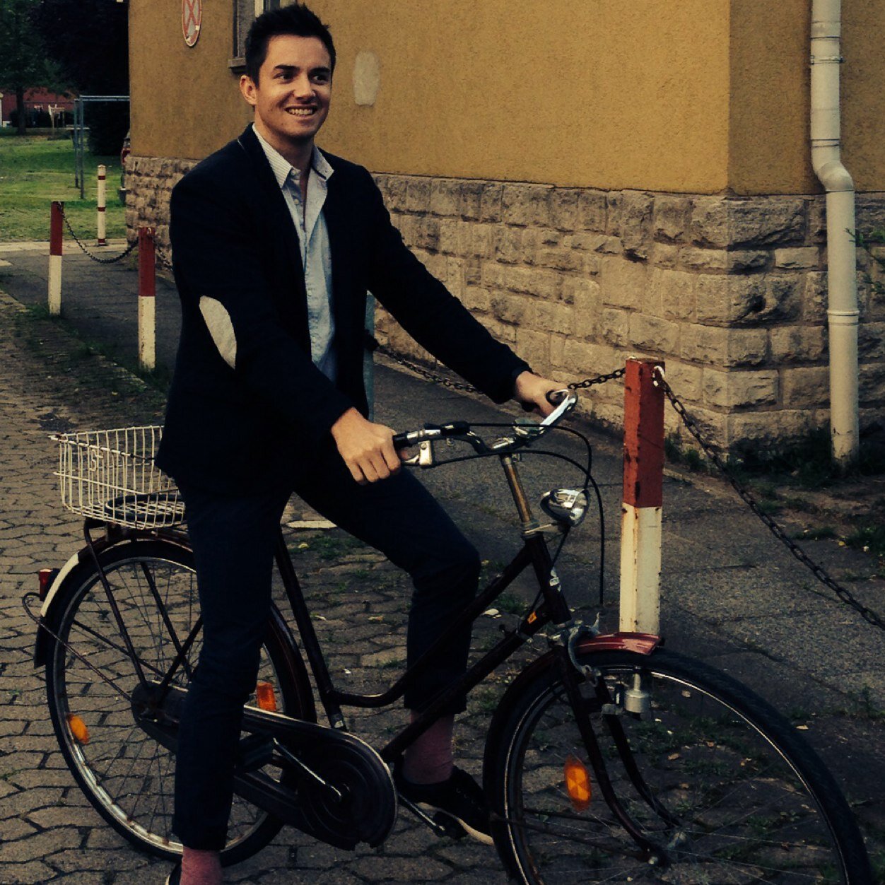 Engineer and lawyer in the energy space // commuter cyclist // Sandton, Johannesburg