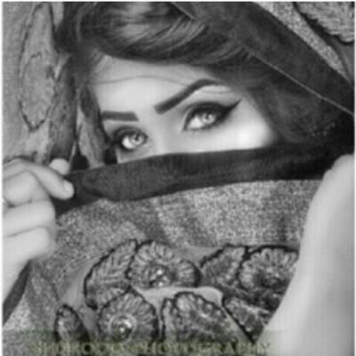 ‏‏‏‏يسالنى البعض من تكونى/ انالست شاعره/ولست كاتبه/ولست ناقده/ولست ادبيه/ ولكنى تعودت كتابه الكلمات والتجول فى سطورالصفحات/ولكن اختلف عنهم/بذاتى/وشخصيتى/وطباعى♡