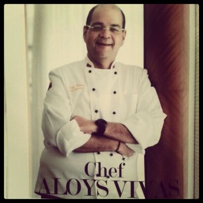 COCINERO DEFENSOR DE LOS FOGONES TRADICIONALES Y AMANTE DE LA COCINA DE AUTOR. SIEMPRE DISPUESTO A DAR SASTIFACCIONES Y ALEGRIAS A MIS COMENSALES.