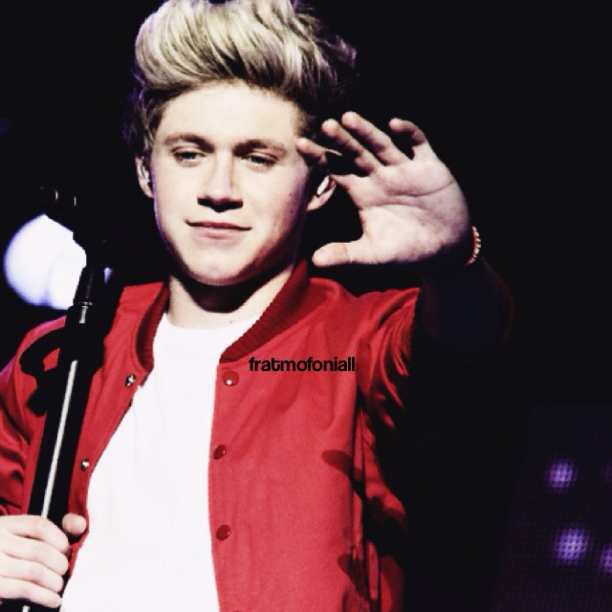 @fratmofoniall follows back tho
