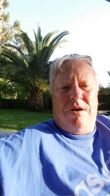 I like fotball,bandy,a little ice hockey.Drinking beer.read books