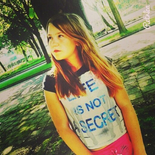 mainiac~belieber~directioner~ariantor~selenator~12 years old~hiphop~dreamers my favorite song x
