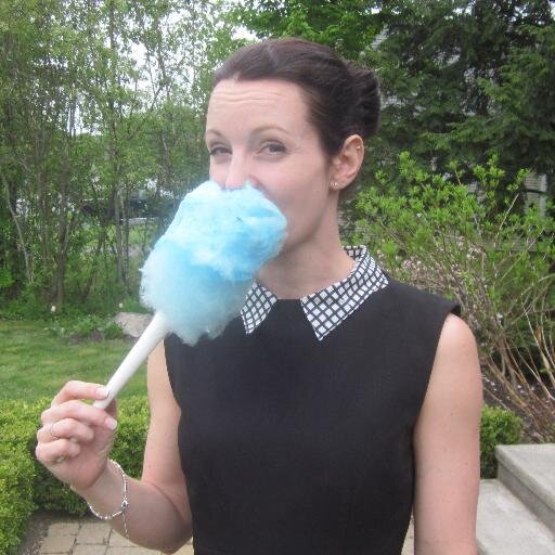Communicatrice @hydroquebec, femme de projets et maman qui court... au propre comme au figuré !