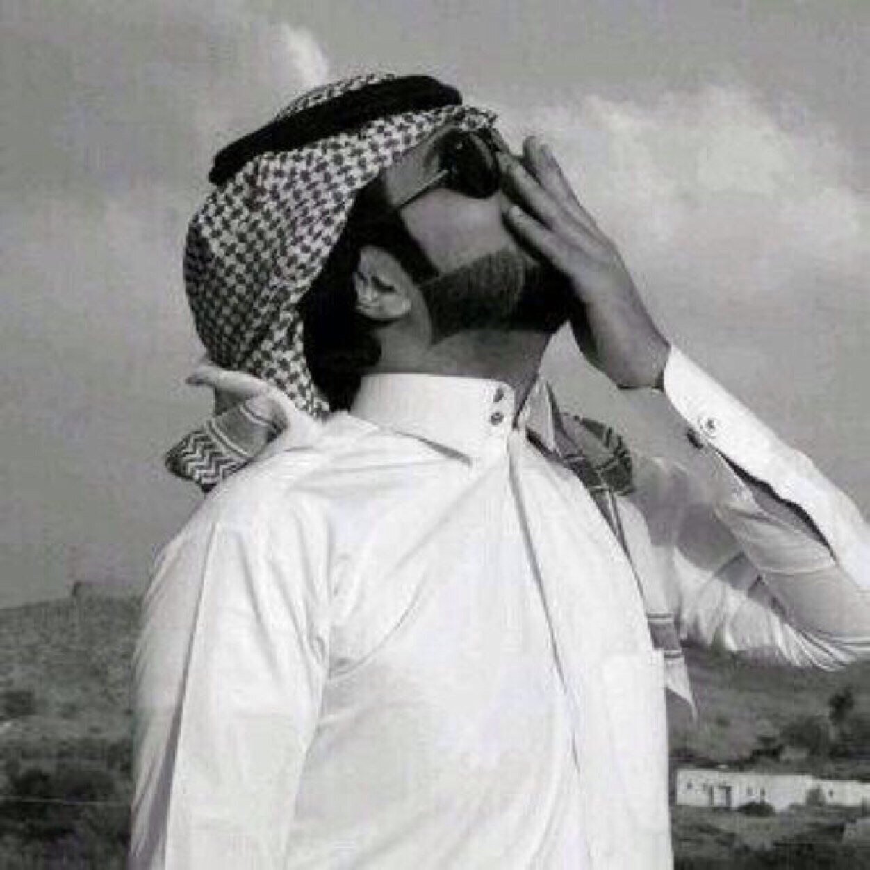 مُجرد مُغرد .. اغرد بما يحلو لي .. متخرج من الاكاديمية الطبيه // اتشرف بمتابعتكم لي ✋☺ ما كُتب من قلبي .. تجدونه في مفضلتي ❤ #الهلال