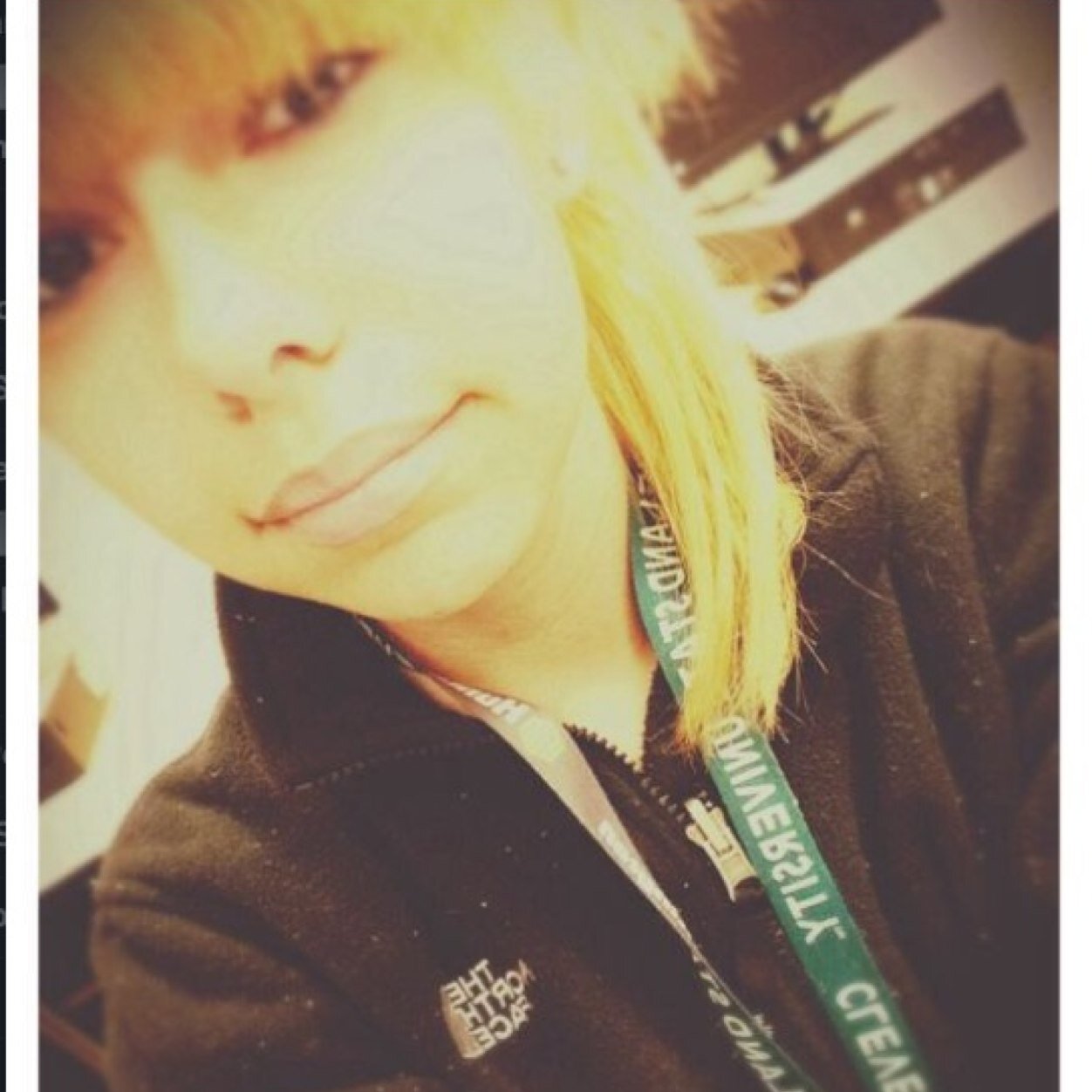 Selena90o's profile picture. I [Un]Follow Back.