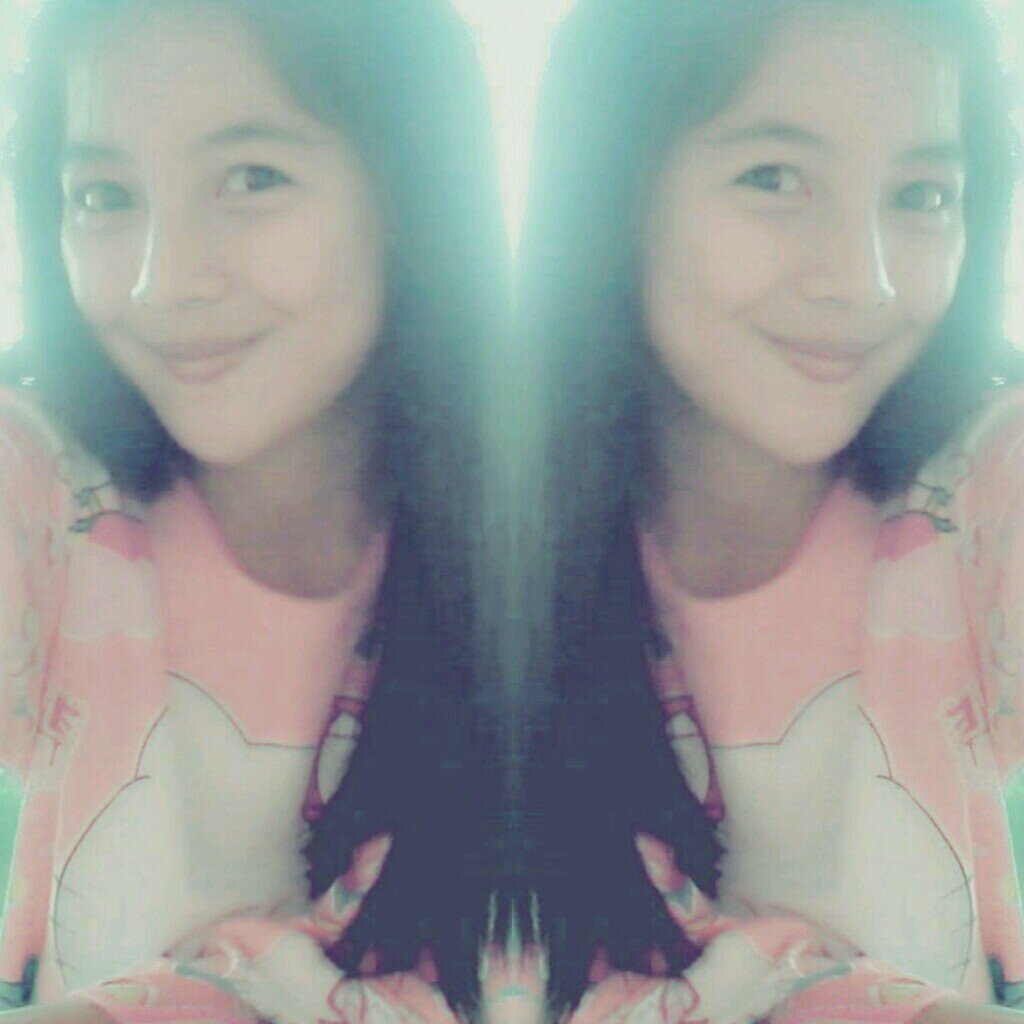 ViiiaR's profile picture. Cinta itu gabisa di paksain ! Kalo udah gamau yaa gamau _