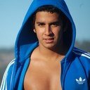 Amante de los deportes, sobre todo la natación, Kinesiólogo, rehabilitador de sueños y esperanzas. Disfruto de cada cosa que me entrega la vida.