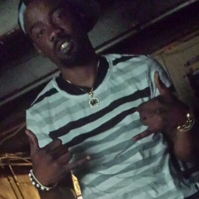 Wit that liquor in me I'll do that shit by myself have all yu niggas jumping fences