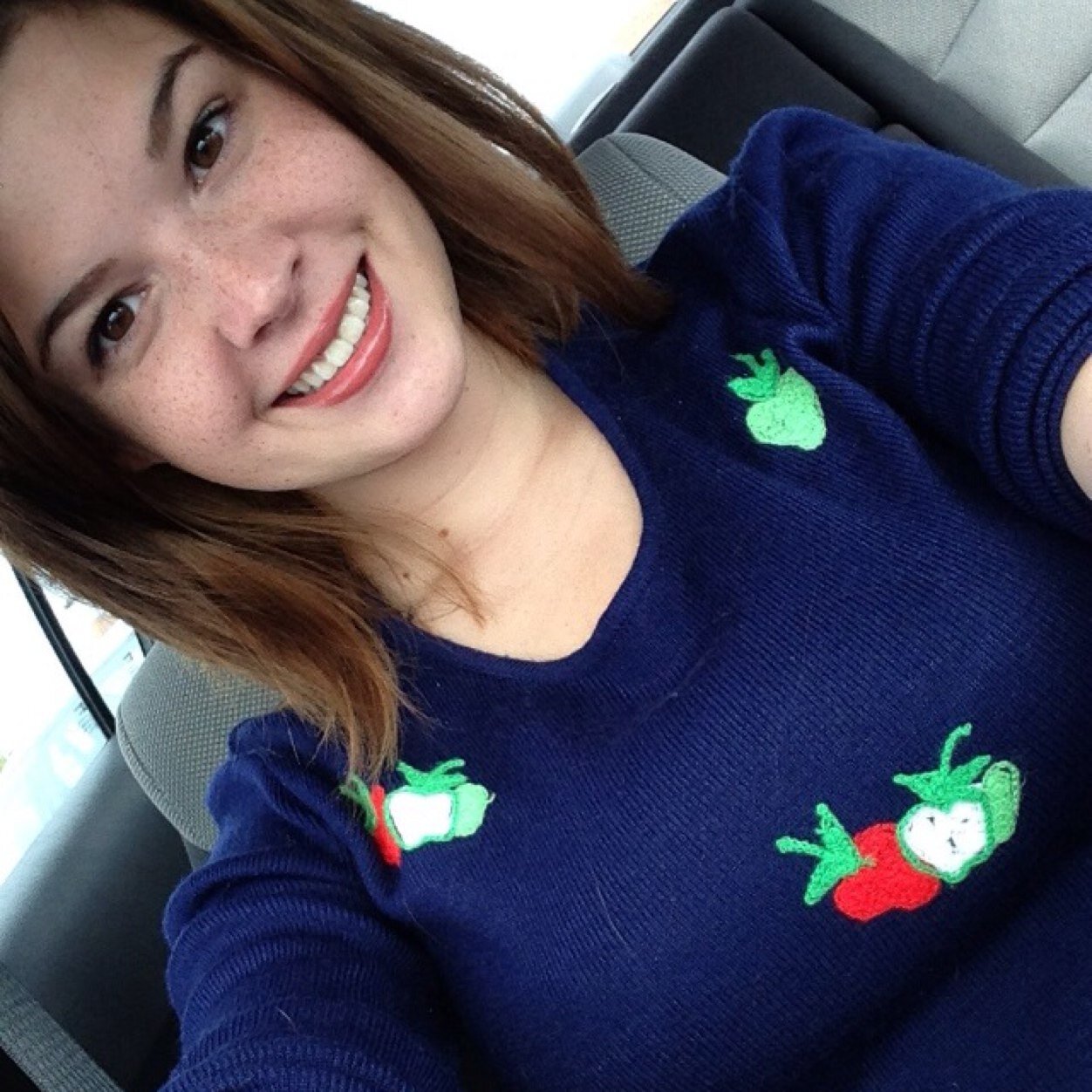 allie_wags's profile picture. Sometimes people politely laugh at my jokes.