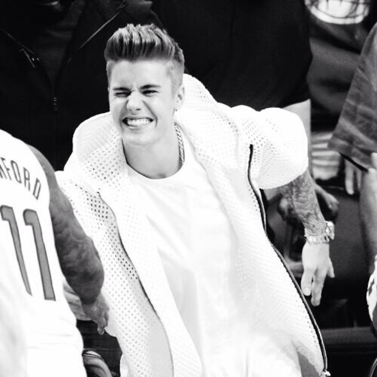 CONGRATS JUSTIN FOLLOWED YOU, YOU DESERV THIS KEEP SMILING