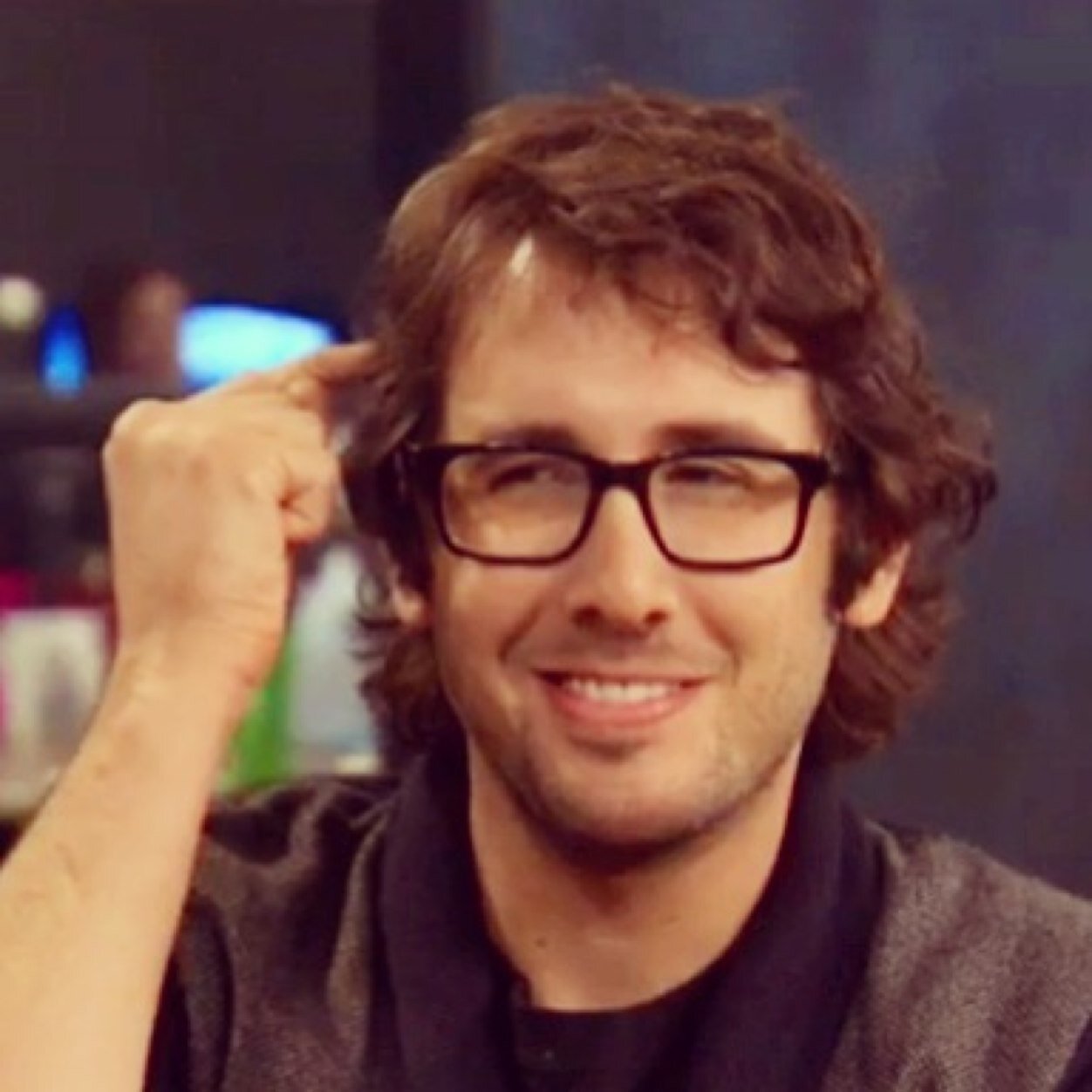 Beautiful mane of Josh Groban.
