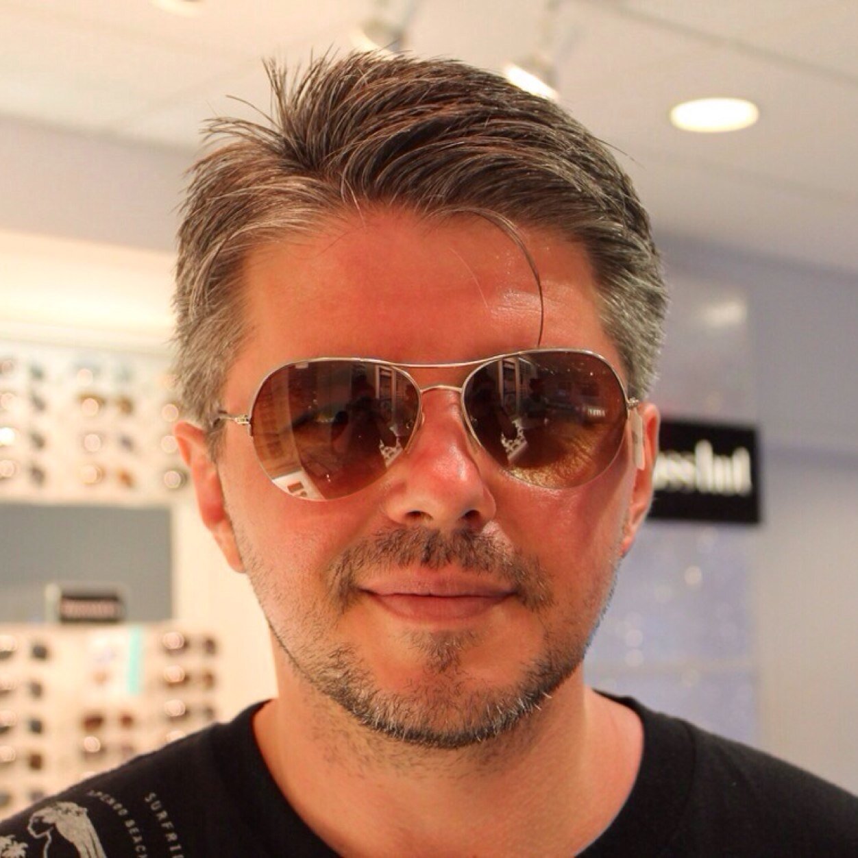 Saffredzeposki's profile picture. just a mug with an opinion 🤓