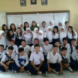 36 siswa siswi yg dipimpin oleh Mom.Rina |Kami bukan sekedar teman sekelas,tapi kami adalah 1 keluarga♥