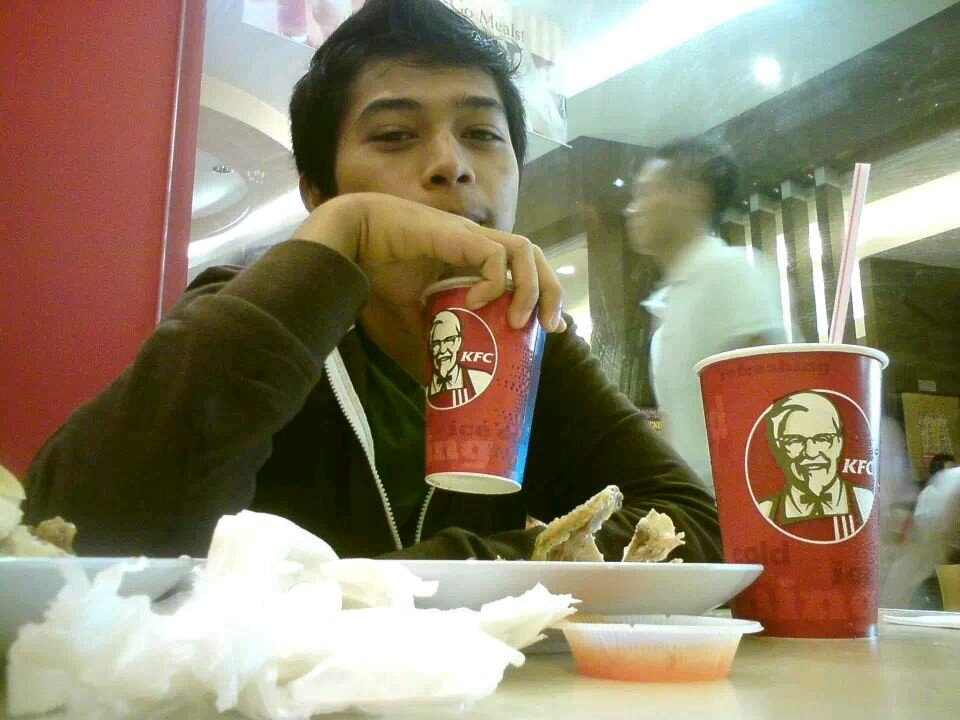 menyanyangi seseorang itu dengan seikhlas hati..