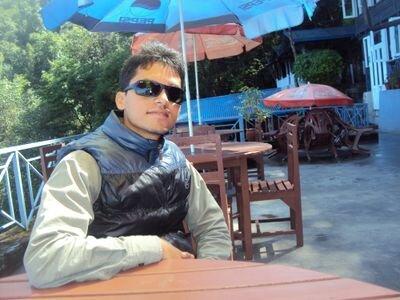 गोर्खालीको छोरो, ठट्यौलो मोरो                                       

एमबिएस पास, जर्मनीतिर बास