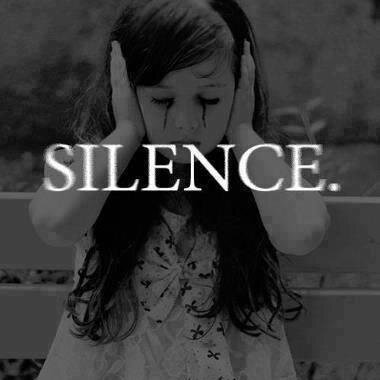 Odio mi cuerpo,odio mi forma de ser,odio mi vida,yo no pedi haber venido a este mundo.
Soy una maldita gorda,una maldita depresiva y una maldita suicida.