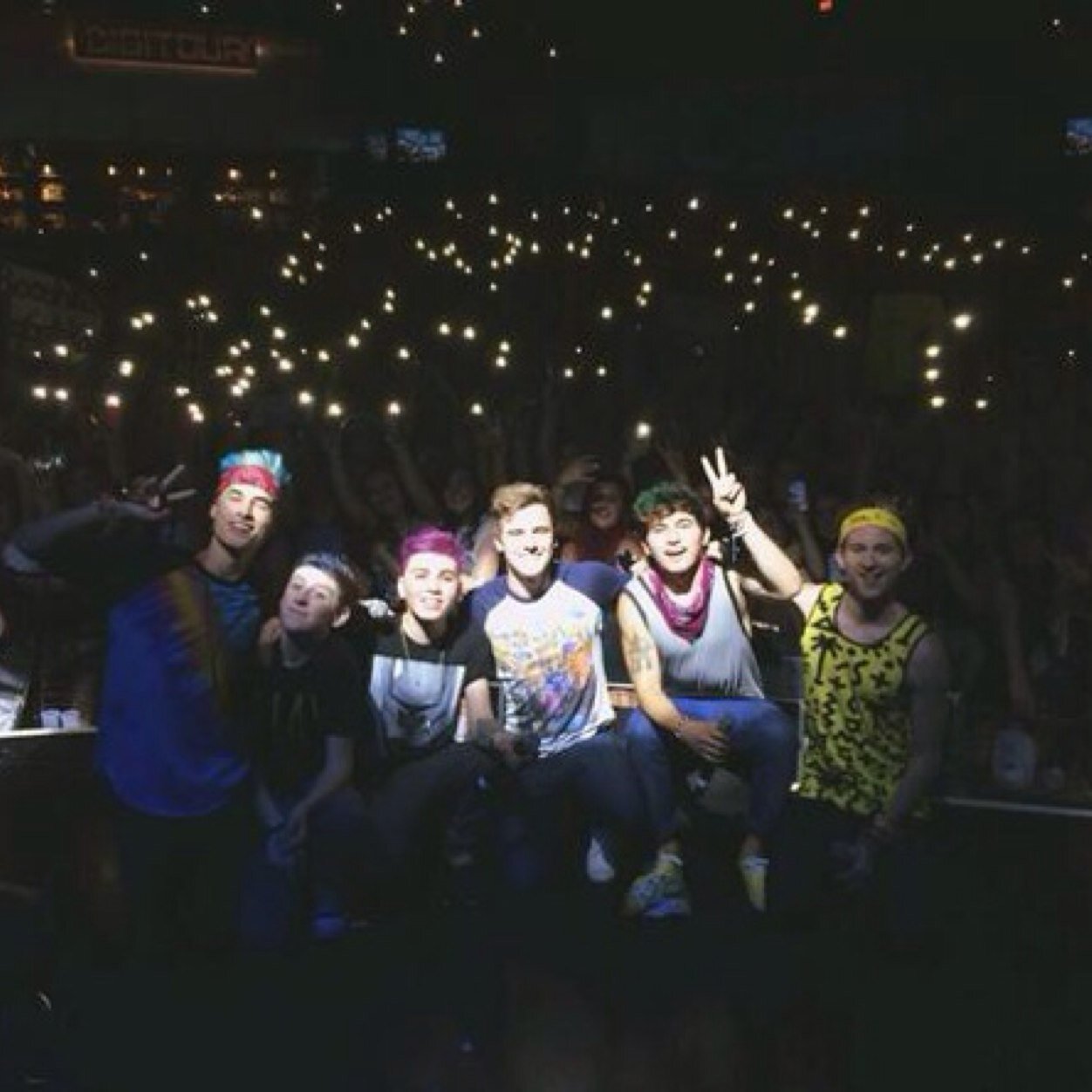 magcon & o2l fanpage . 1.12 & 0.6 // follow us (: @whynothayes & @simmmplymia ♡
