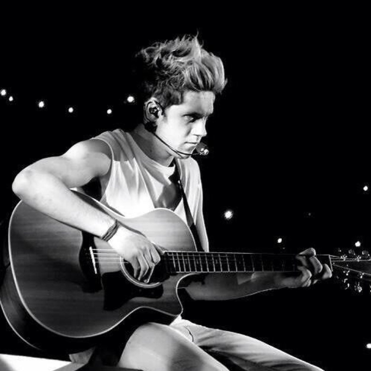Follow @horanpopcorn (please never give up on getting noticed by your sunshine, if i can find you, he can too!!!!)